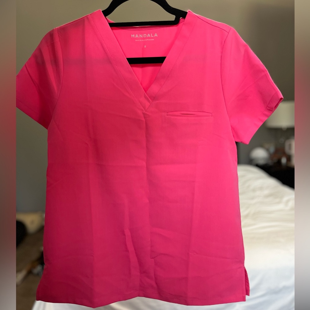 Mandala hot pink scrubs: S one pocket top/ XS cargo pant, never worn!